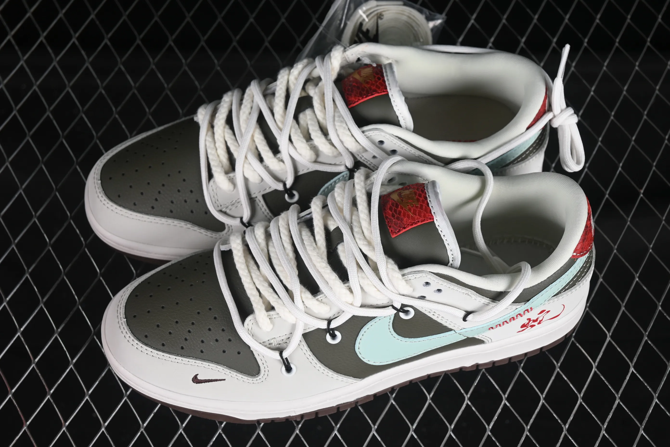 All Categories Nk SB Dunk Series Nk SB Dunk Low High-end Customized Low-top Shoes Nike SB Dunk Low Year of the Snake Series Strap Gray Green Blue Hook Anniversary High-end Customized Low-top Casual Shoes YX5066-289